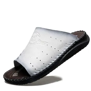 Claquettes tendance dégradé blanc avec semelle souple et confortable et design supérieur perforé