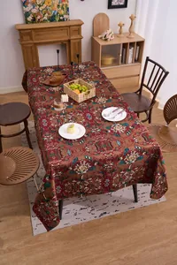 Hochwertige jacquard Tischdecke in Bordeauxrot für ein gemütliches Esszimmerambiente