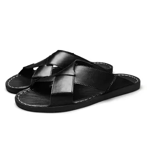 Elegante Herren-Lederpantoletten in Schwarz mit Kreuzriemen und weißer Ziernaht