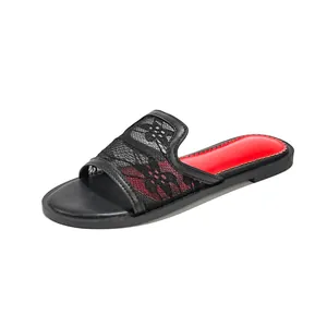Sandales plates femme en dentelle noire avec semelle rouge pour les loisirs d'été