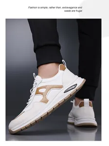 Dettaglio ravvicinato di scarpe casual traspiranti bianco e marrone con design a strisce.