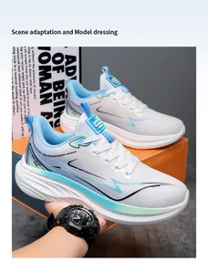 Vista dettagliata del mesh traspirante e dei motivi trendy delle sneakers estive uomo