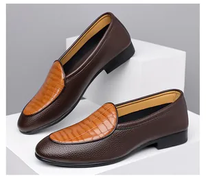Mocassins pour hommes en cuir marron avec empiècement motif crocodile