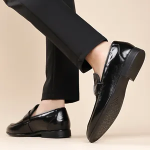 Mocassins habillés noirs respirants pour hommes, design ajouré chic pour l'été