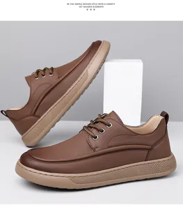 Dettaglio ravvicinato di scarpe casual in pelle marrone retrò da uomo con suole morbide e traspiranti