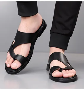 Bequeme schwarze Herren-Strandsandalen mit leichter, rutschfester Sohle für den Sommer