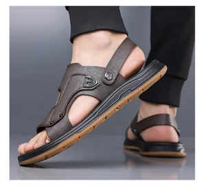 Herren braune Leder-Strandsandalen mit verstellbarem Riemen und rutschfester Sohle