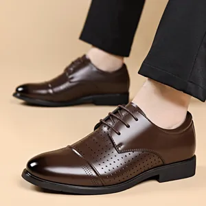 Scarpe da ufficio professionali da uomo in pelle marrone traforata con eleganti stringhe
