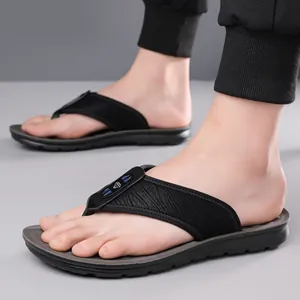Herren Outdoor-Flip-Flops mit atmungsaktiver rutschfester Softsohle für Sommerstrand.