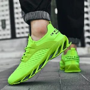 Chaussures de course à enfiler vert fluo pour hommes avec semelles en mesh épaisses