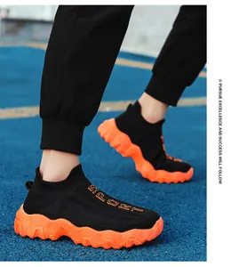 Atmungsaktive schwarze Strick-Socken-Sneaker mit orangefarbenen Sohlen für Damen/Herren