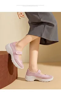 Λεπτομερής προβολή ροζ αναπνεύσιμων sneakers Mary Jane για γυναίκες την άνοιξη και το καλοκαίρι