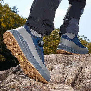 Robuste Herren Outdoor-Wanderschuhe mit rutschfester Sohle und BOA-Schnellverschluss-System.
