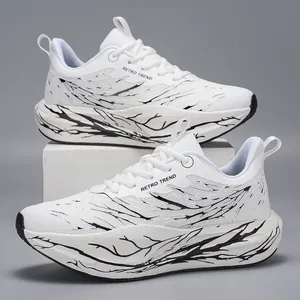 Modieuze witte hardloopschoenen voor heren met zwarte retro-patronen in maat 48