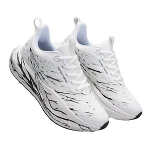 Stijlvolle witte hardloopschoenen voor heren met zwarte takpatronen en retro tekst