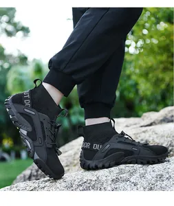 Sneakers outdoor alte nere traspiranti per il trekking e l'uso quotidiano casuale