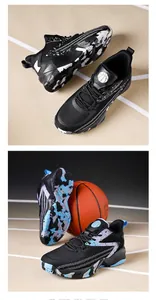 Detailansicht professioneller atmungsaktiver Mesh-Basketballschuhe auf Spielfeld