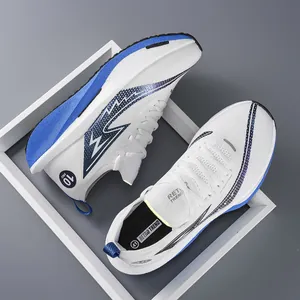 Scarpe da corsa professionali in mesh bianco e blu da uomo con eleganti suole spesse