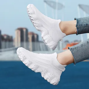 Komfortable weiße atmungsaktive Fly-Knit Socken-Sneaker mit modischer Sprenkelsohle