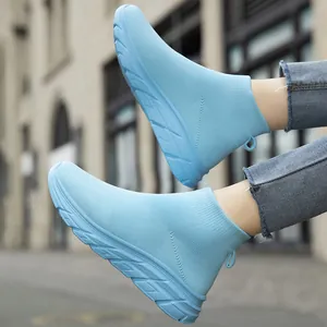 Atmungsaktive himmelblaue Fly-Knit-Socken-Schuhe zum Hineinschlüpfen für Laufen und Freizeit