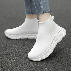 Bequeme weiße atmungsaktive Fly-Knit Socken-Schuhe für Damen und Herren im Freien