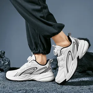 Chaussures de randonnée blanches en similicuir avec système de laçage rotatif
