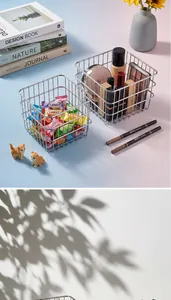 Panier de rangement minimaliste en fil métallique argenté pour snacks et cosmétiques