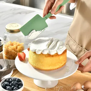 Professional food-grade green silicone spatula for cream spreading and cake decoration