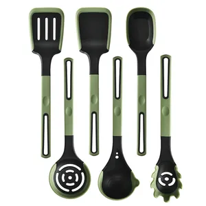 Elegante set di 6 utensili da cucina in silicone resistente al calore in verde e nero