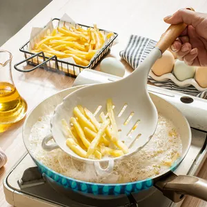 Hittebestendige siliconen keukenlepel met houten handvat voor frituren en koken