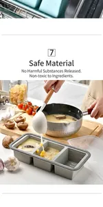 Plateau de congélation divisé en silicone rempli de soupe dans une cuisine pro