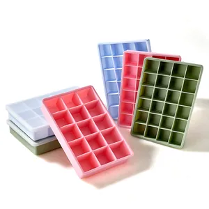 Set of colorful 15-grid square ice cube trays with lids for homemade ice cubes