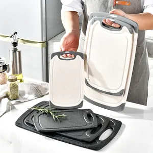 Set di 3 taglieri antiscivolo in paglia di grano nei colori beige e nero per la cucina