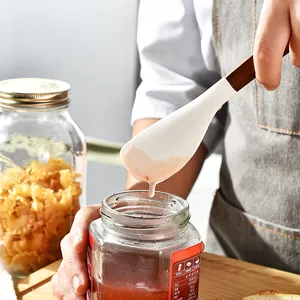 Heat-resistant silicone cream spatula with wooden handle for baking and jam scraping