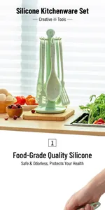 Set di 7 utensili da cucina in silicone verde chiaro puntinato appesi su supporto