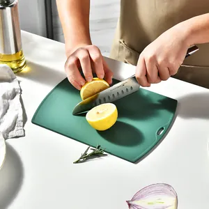 Durable green PP cutting board set for kitchen, anti-mold and easy to clean surface