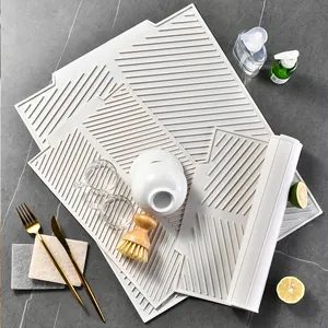 White silicone heat insulation mats set with striped texture for kitchen countertop drainage