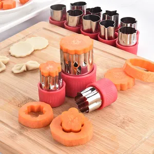 Set of 12 stainless steel vegetable and cookie cutters with protective PP handles