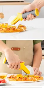 Gros plan d'un coupe-pizza en acier inoxydable coupant une pizza fraîche
