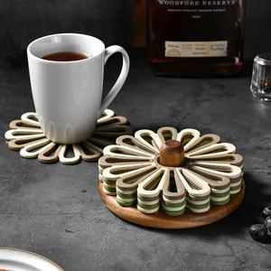Tovaglietta in silicone resistente al calore a forma di petalo con base legno