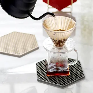 Durable heat-resistant hexagonal silicone honeycomb mat for coffee carafe and dining table