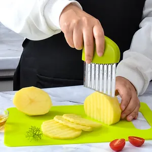 Wellenschneider für Kartoffeln mit grünem Schneidebrett-Set für Kinderküche sicher