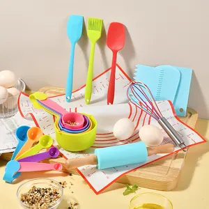 Set complet d'ustensiles de pâtisserie en silicone coloré avec rouleau et tapis