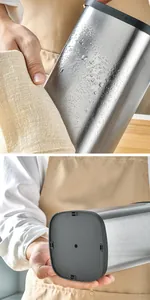 Gros plan d'un porte-couteaux en inox montrant la surface résistante à l'eau et la base.