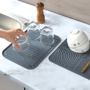 Donkergrijze siliconen afdruipmat voor de keuken, hittebestendig en antislip waterdicht