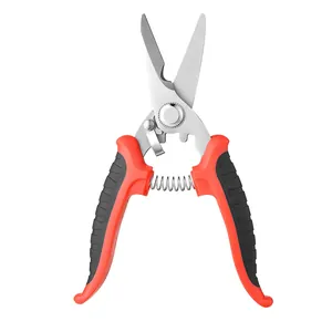 Sécateur de jardin avec poignées ergonomiques rouges et noires sur fond blanc