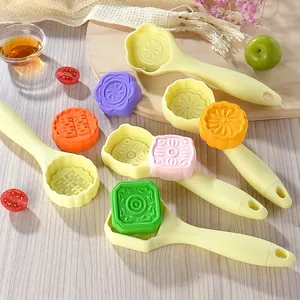 Stampo per Mooncake Tradizionale in Plastica PP Motivi Floreali Design a Pressione Manuale Strumenti per Pasticceria per Dolci Fatti in Casa