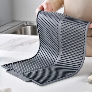 Große graue Silikon-Abtropfmatte für die Küchenarbeitsplatte mit rutschfestem Rillendesign