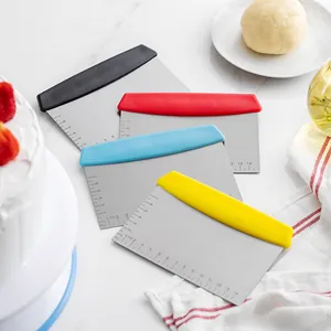 Lot de coupe-pâtes en acier inoxydable avec poignées colorées et graduations