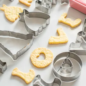 Hochwertiges Valentinstag Ausstechformen Set aus Edelstahl mit schönen Herzformen